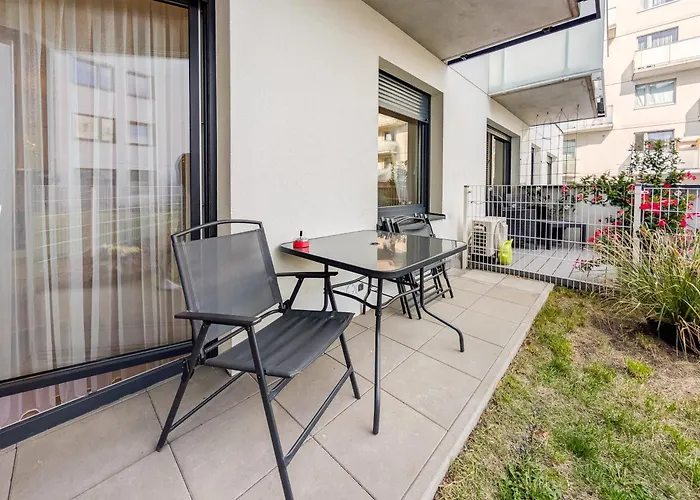 Chorwacka Garden By Bookinghost *